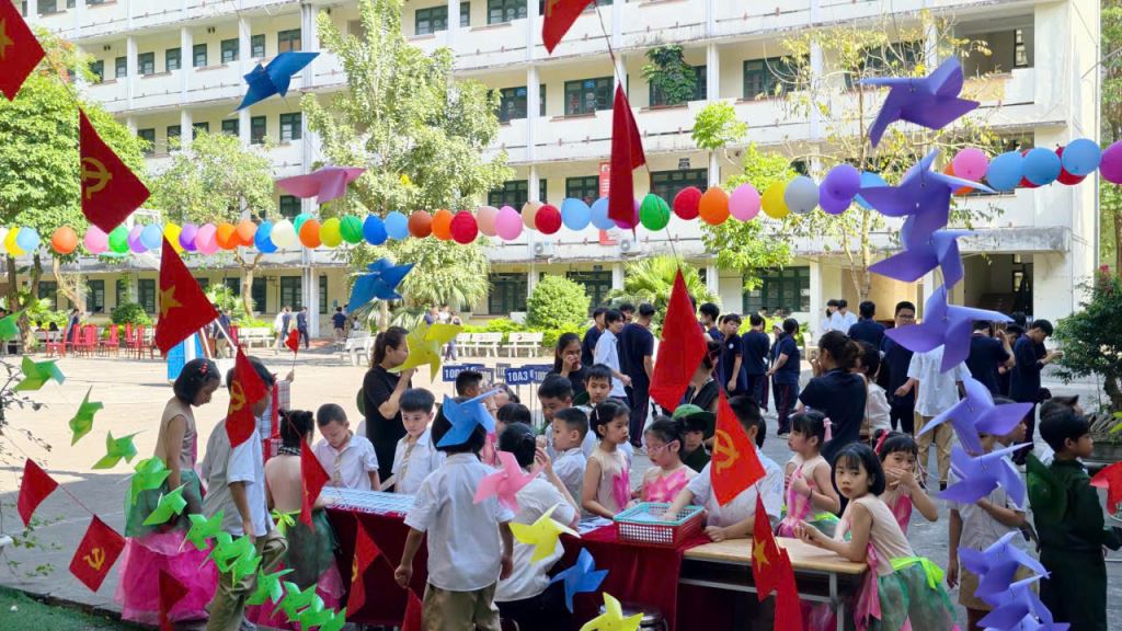 🎒✨ MỘT NGÀY TRẢI NGHIỆM LÀM HỌC SINH LỚP 1 ✨🎒